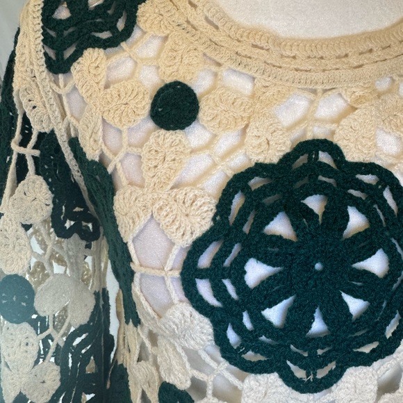 Rebellion size XS cream/green crochet long sleeve top- very good condition - Picture 2 of 11
